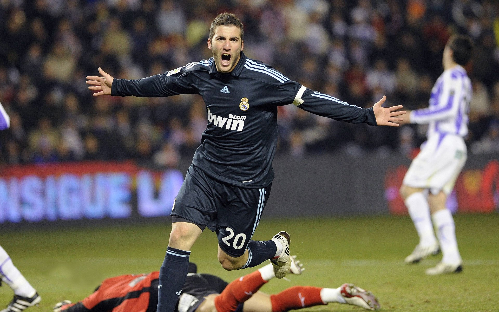 AYX SPORTS-意甲赛季揭幕战：那不勒斯对阵AC米兰