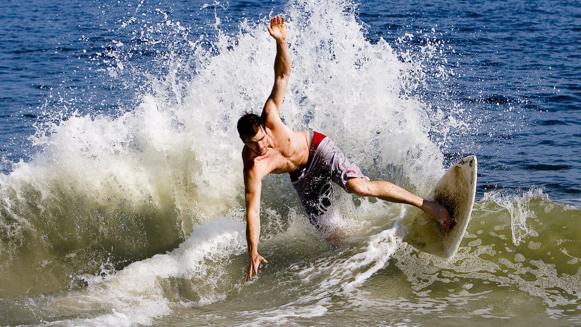 爱游戏ayx-_山地自行车极限赛:穿越丛林,极速狂飙_,山地自行车越野赛